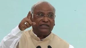कांग्रेस प्रमुख खड़गे ने 'अलग राष्ट्र' वाले बयान पर पार्टी नेता डीके सुरेश को फटकारा, 'बर्दाश्त नहीं करेंगे'